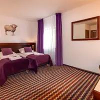 Dvoulůžkový pokoj s oddělenými lůžky (12–15 m²)