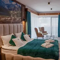 Čtyřlůžkový pokoj Deluxe s balkonem a výhledem na hory (29 m²)