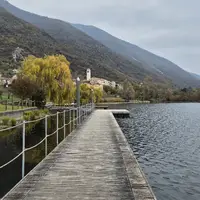 Lago di Lago a městečko Lago