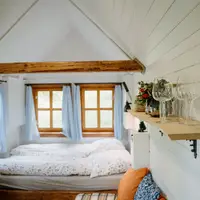 Chaloupka s odklápěcí střechou