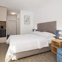 Izba Standard s čiastočným výhľadom na more v vedľajšej budove (17 m²)