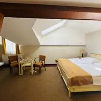Vedľajšia budova: dvojlôžková 3* Standard s prístelkou (25 m²)