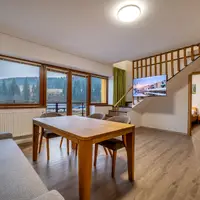 Mezonetový apartmán s oddelenými spálňami na každom poschodí