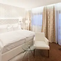 Izba typu Deluxe s manželskou posteľou, vírivou vaňou a terasou (25 m²)