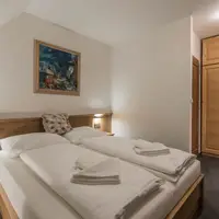 Dvojlôžková izba s manželskou posteľou