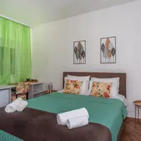 Dvojlôžková izba s balkónom a výhľadom na bazén (20 m²)