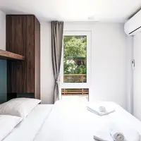 Mobilní domek Deluxe Family s terasou (34 m²)