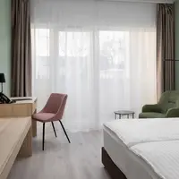 Pokoj Standard s balkonem a vanou (23 m²)