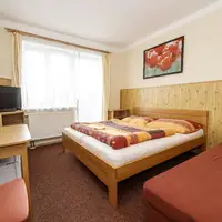 Pětilůžkový pokoj s výhledem a s balkón​em (hlavní budova)