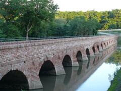 Historický cihlový most u Mikulova