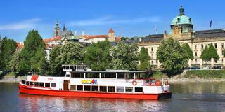 Plavby po Vltavě i s rautem pro děti a dospělé