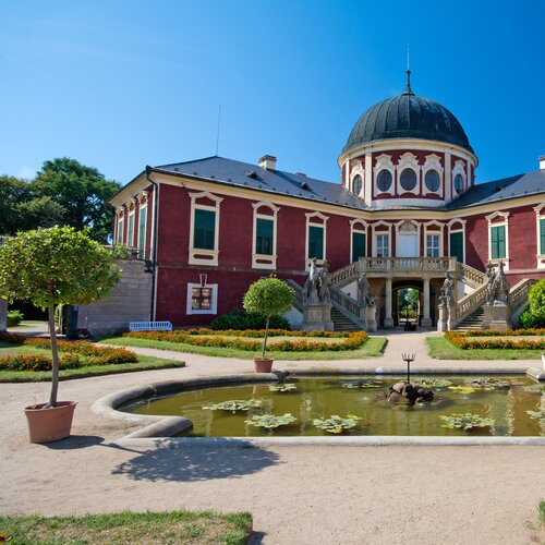 Státní zámek Veltrusy