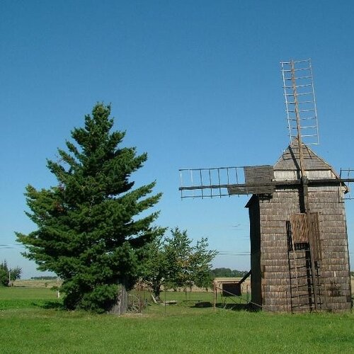 Dřevěný větrný mlýn v Cholticích