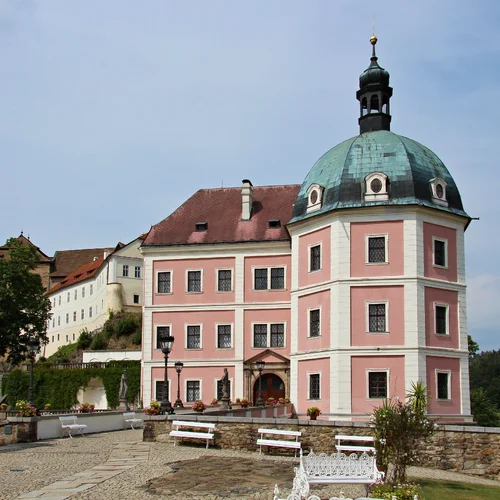 Bečov nad Teplou a relikviář sv. Maura