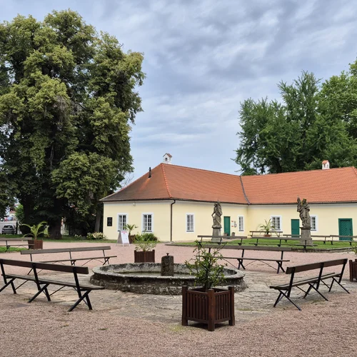 Zámek Choltice a zámecká obora