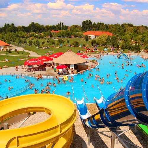 Termálne a zážitkové kúpalisko Lipót