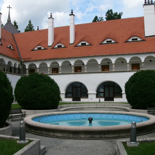 Kaštieľ a zámok Topoľčianky