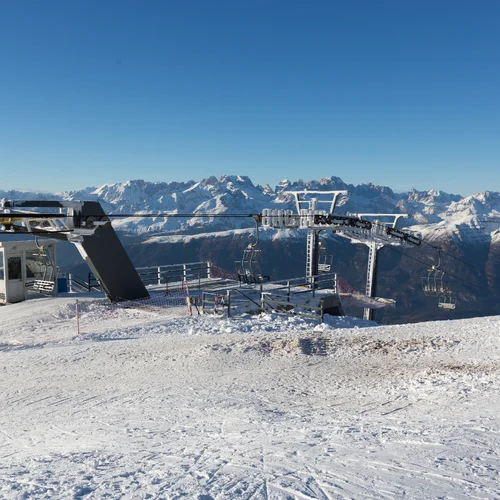 Monte Bondone - lyžovanie s výhľadom na Brentské Dolomity