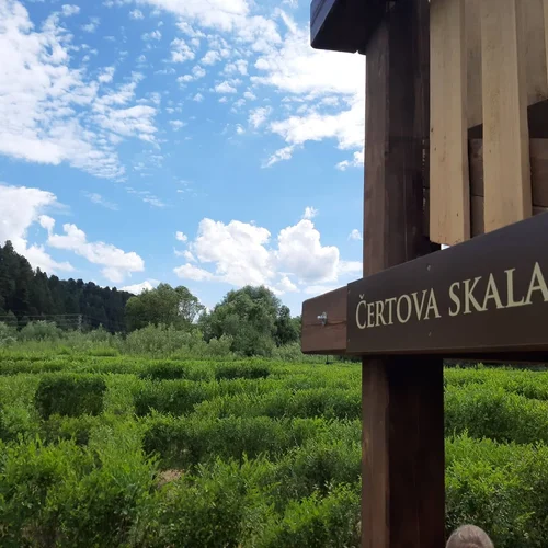 Viktóriine záhrady s bludiskom Čertova skala