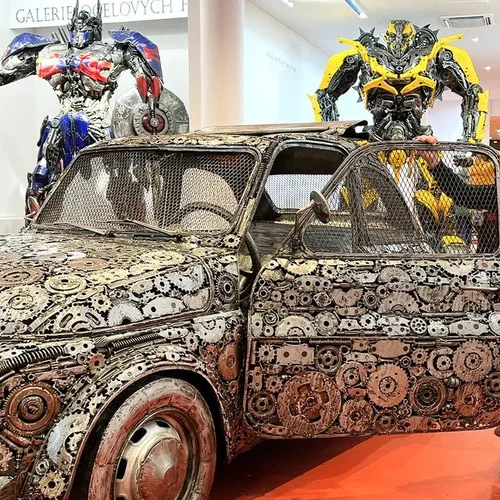 Galéria oceľových figurín