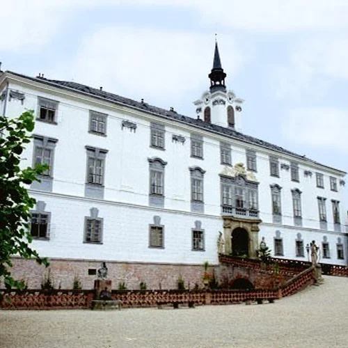 Zámek a park Lysice