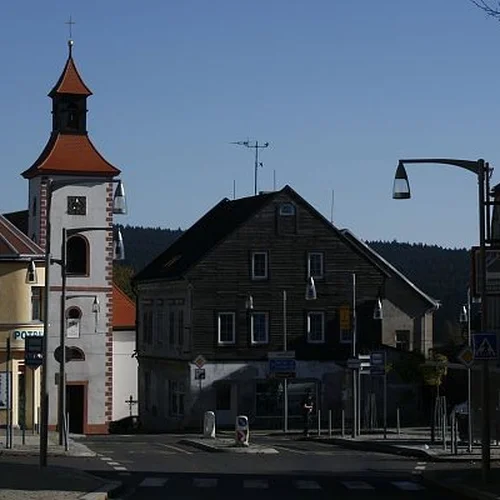 Městečko Abertamy a výstava rukavic