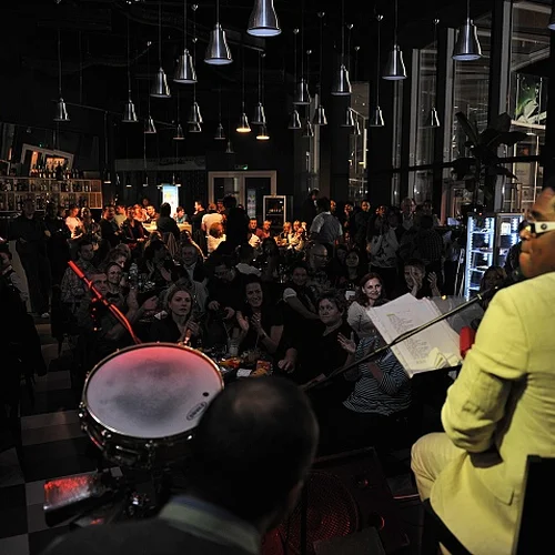 Music a cafe