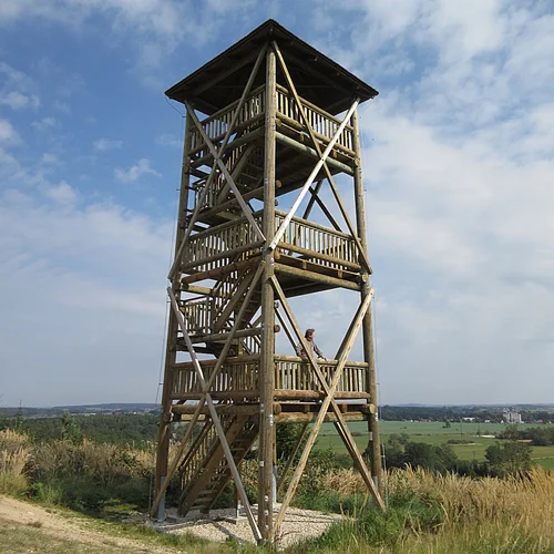 Rozhledna a hradiště Svákov