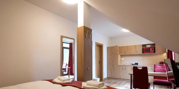 Dvojlôžková izba na poschodí s prístelkou (15–18 m²)
