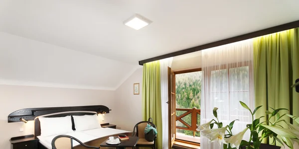 Dvojlôžková izba Comfort plus s balkónom a výhľadom na hory (20–28 m²)
