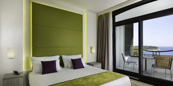Dvoulůžkový pokoj Superior s částečným výhledem na moře (19–25 m²)