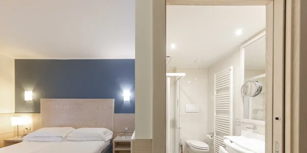 Dvojlôžková izba Superior s balkónom (16 m²)
