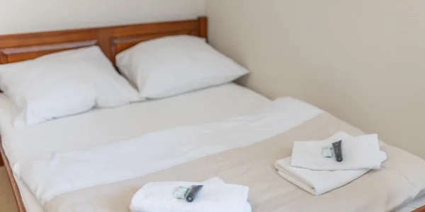 Dvoulůžkový pokoj s manželskou postelí (18 m²)