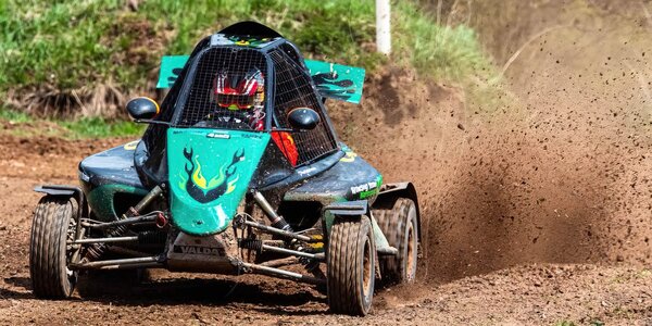 5–10 kol jako pilot 
v závodní buggy na profi trati