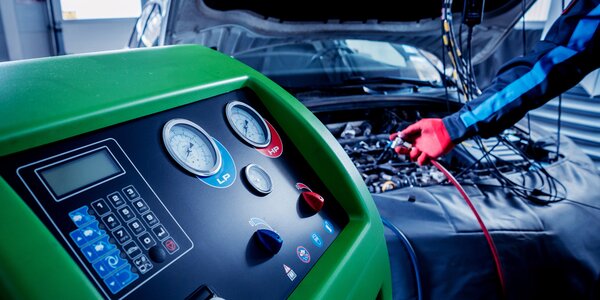 Ruční čištění vozidla 
i servis klimatizace