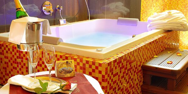 Privátní sauna a vířivka 
pro 2: sekt i občerstvení