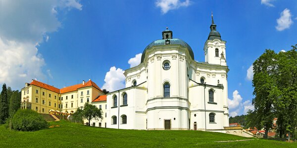 Pobyt na Zámku Křtiny 
se snídaní či polopenzí