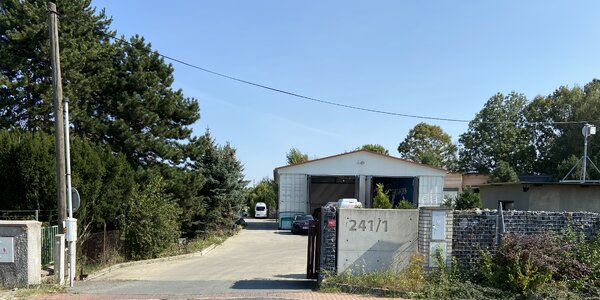 Čištění interiéru auta 
i ruční mytí exteriéru