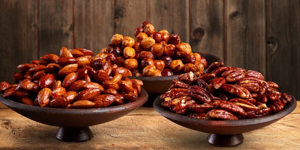 Pečené, uzené 
i karamelizované ořechy: kešu i mandle