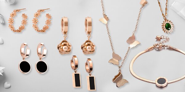 Moderní náušnice, řetízky 
i náramky v rose gold barvě