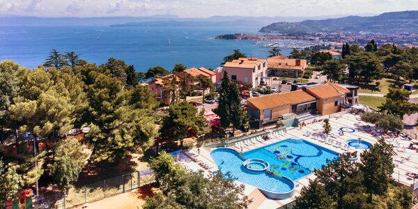Izola: 3* hotel, bazény, pláž 
800 m, děti zdarma