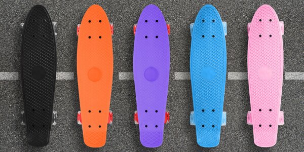 Pennyboardy se svítícími 
kolečky: různé barvy