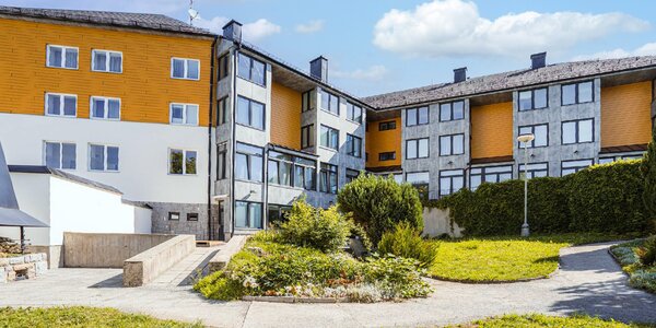Léto na Lipně: hotel 
s polopenzí, bazén a vlastní pláž