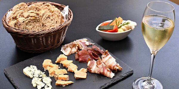 Taste of Bohemia: sekt či víno 
pro dva a výběr delikates