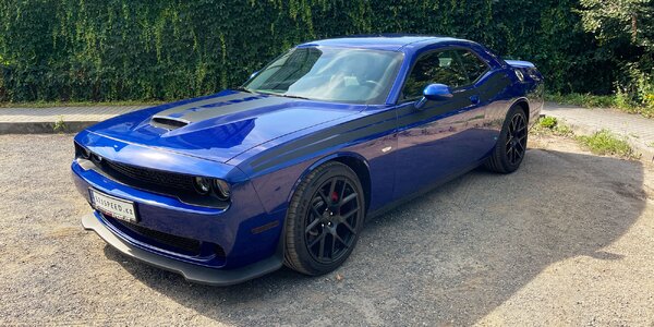 Dodger Challenger 5.7 V8 HEMI 
modrý až na 24 hodin