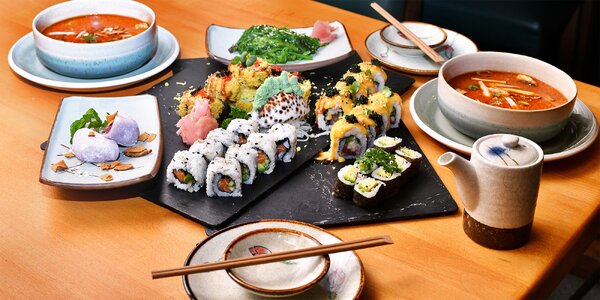 Sushi menu s polévkou, wakame 
a koláčky pro dva