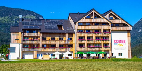 Dachstein: moderní horský hotel 
s jídlem a saunami