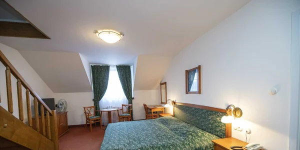 Dvoupodlažní apartmán čtyřlůžkový, s vanou (bez přistýlky)