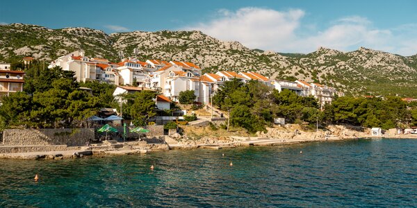 Chorvatsko: oblíbený hotel 
s bazénem hned u pláže