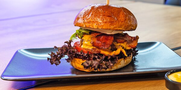 Burger dle výběru z 5 druhů 
i s vodní dýmkou